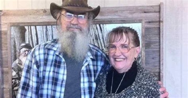 Silas Robertson is Married to Wife: Christine Raney – Robertson