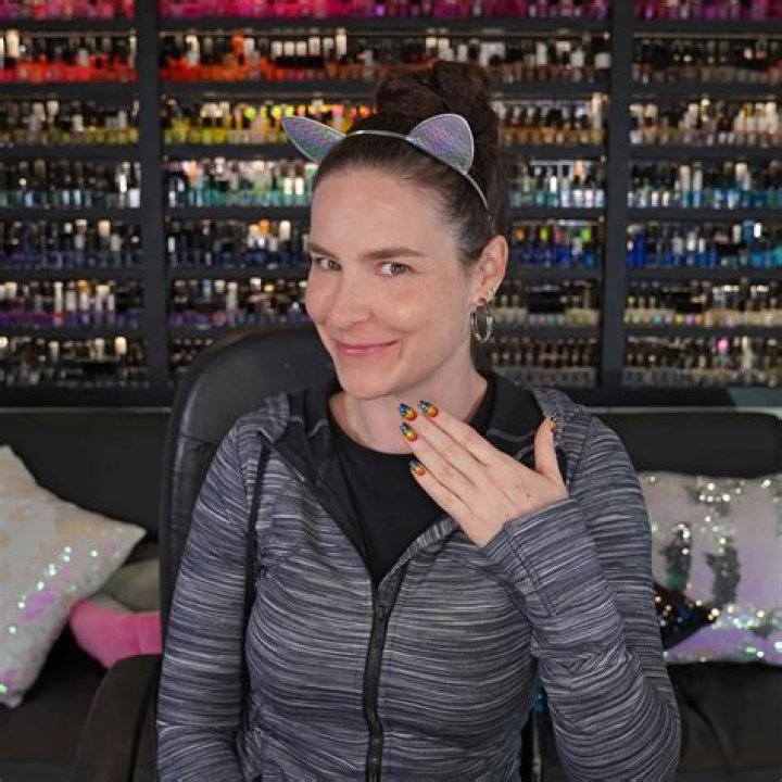 Simply Nailogical Wiki, Age, Net Worth, Boyfriend, Family, Biography & More