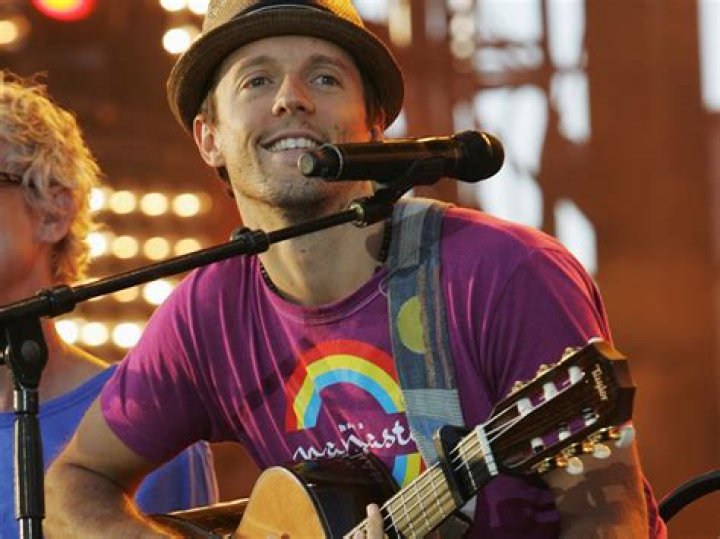 Singer Jason Mraz talks about his “dark side”