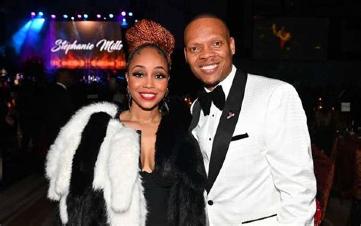 
Singer Ronnie DeVoe and Shamari’s Open Marriage Lasted Just For A Year And A Half! 