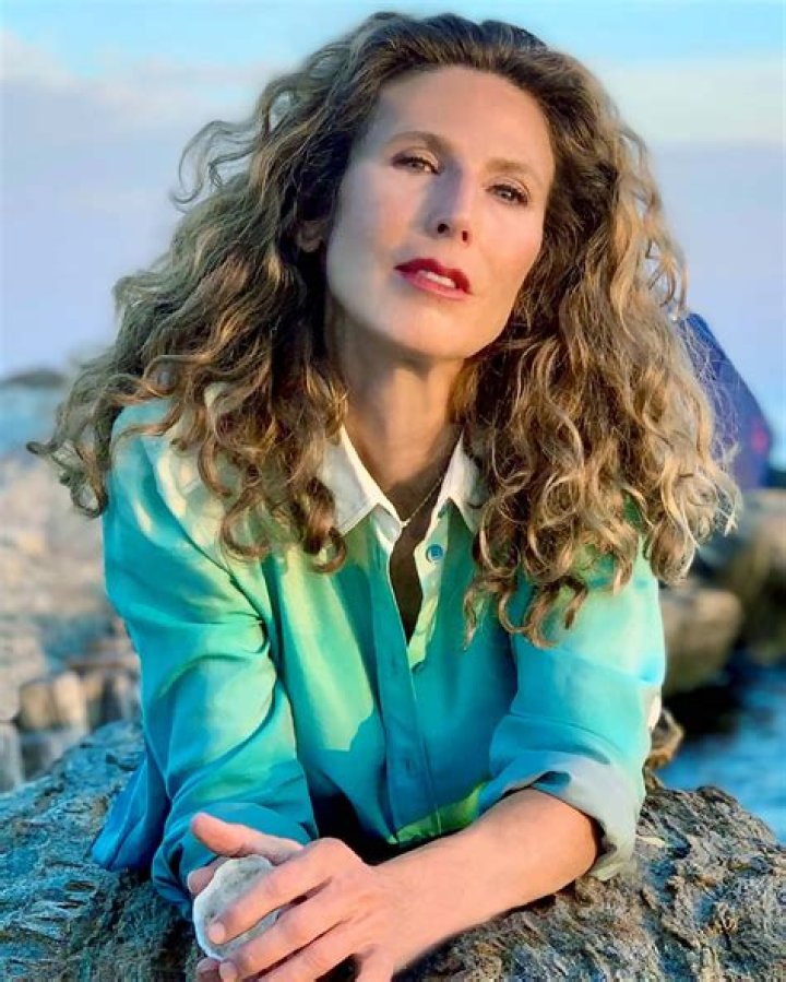 Singer Sophie B. Hawkins is pregnant as a single mom at 50