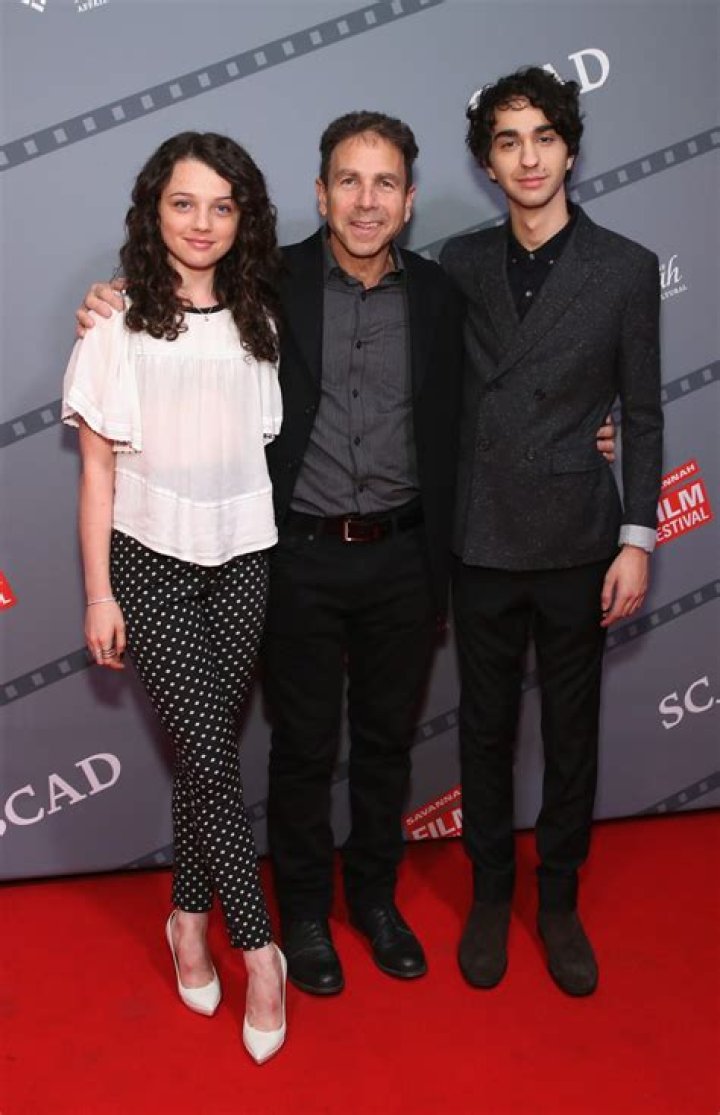 Stefania LaVie Owen Wiki, Age, Net Worth, Boyfriend, Family, Biography & More