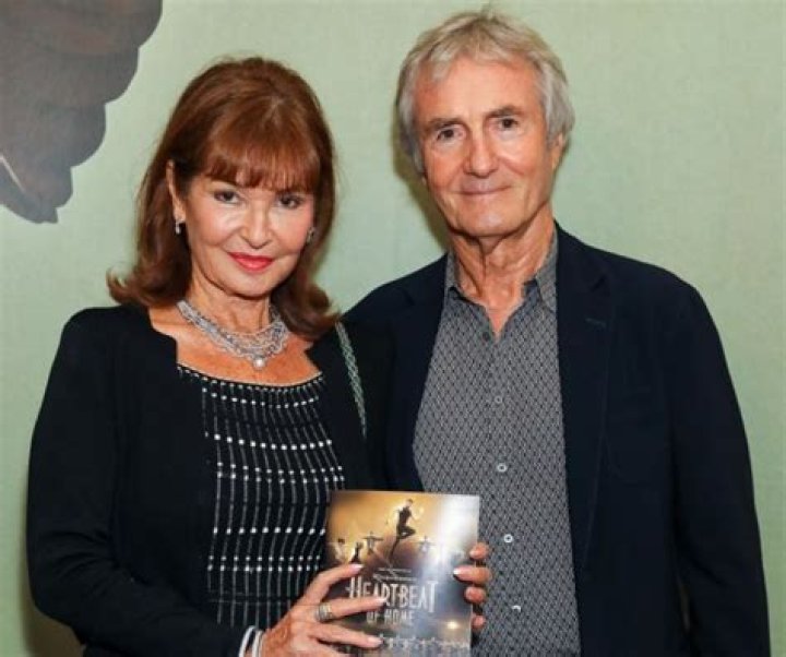Stephanie Beacham - Age, Family, Bio