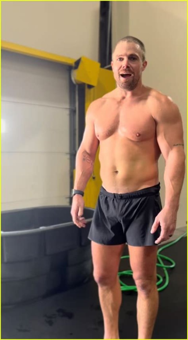 Stephen Amell defends his shirtless photo: ‘I’m in tremendous shape’ and strong
