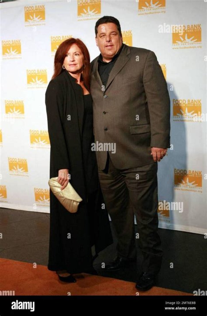 Steve Schirripa Height - CelebsHeight.org