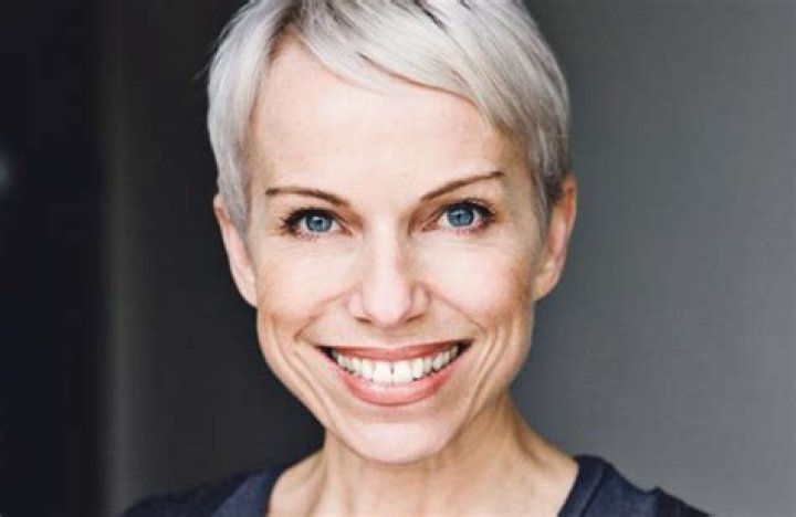 
Sue Devaney Height, Weight, Net Worth, Age, Birthday, Wikipedia, Who, Nationality, Biography 