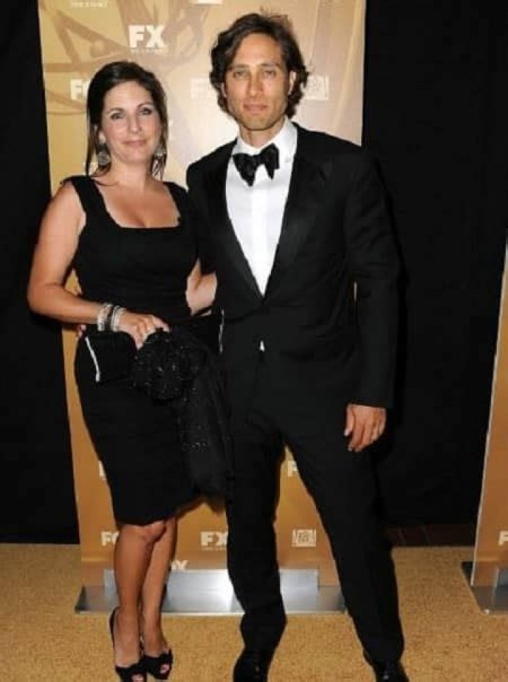 Suzanne Bukinik Falchuk is the first wife of Brad Falchuk. Know her present relationship status