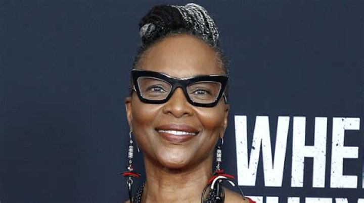 Suzzanne Douglas - Trivia, Family, Bio