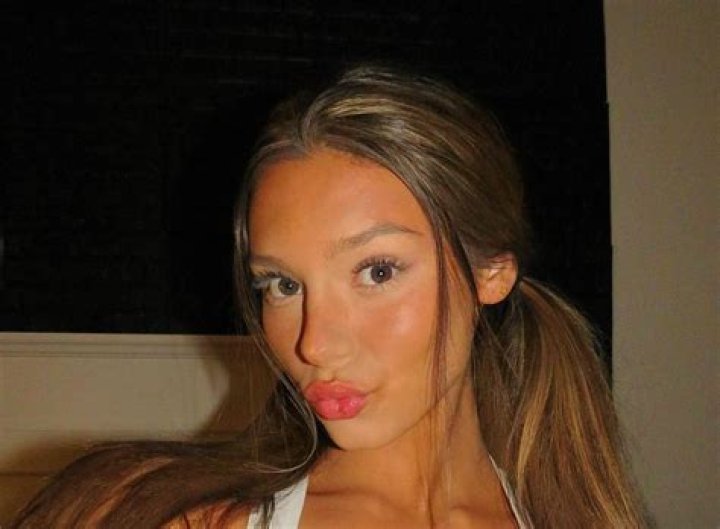 Sydney Smith (Instagram Star) - Age, Family, Bio