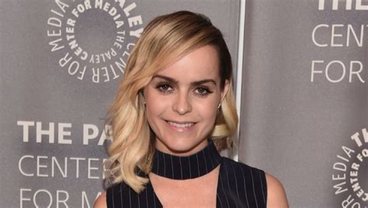 	Taryn Manning is upset that her stylist gave her a $200 dress to wear to the SAGs	