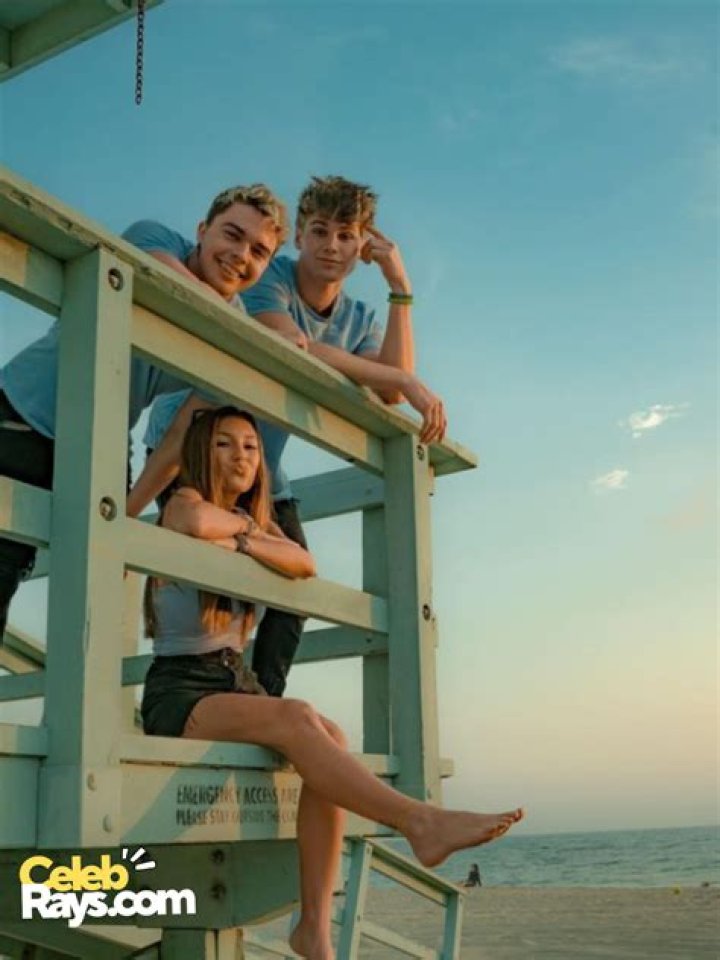 Taylor Alesia - Age, Family, Bio