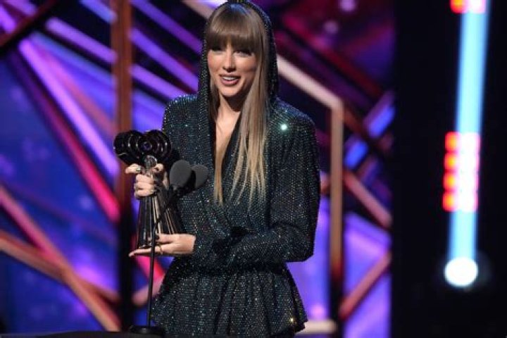 Taylor Swift fans joke she ditches 'cleaning cart' as she's seen at the iHeart Radio Awards