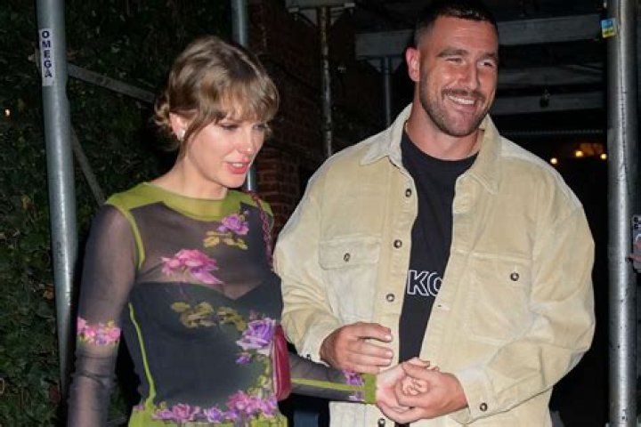 Taylor Swift finally steps out in natural hair as fans beg 'never use straighteners again'
