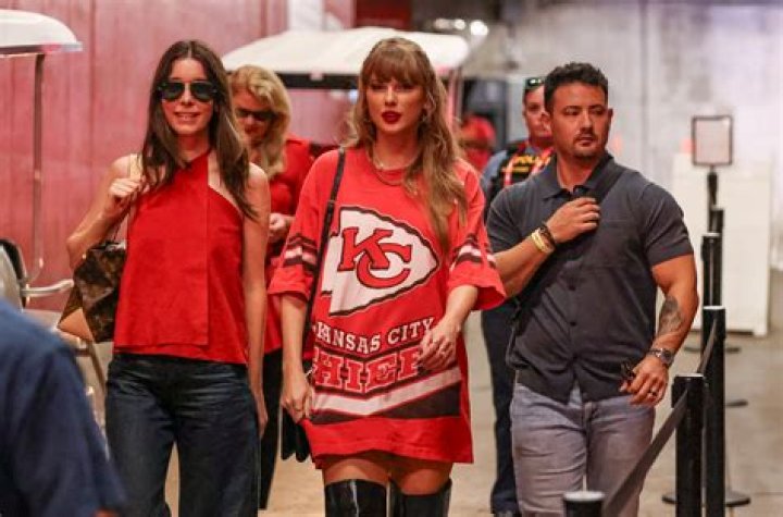 Taylor Swift wore Erin Andrews’ WEAR line at last night’s Kansas City Chiefs game