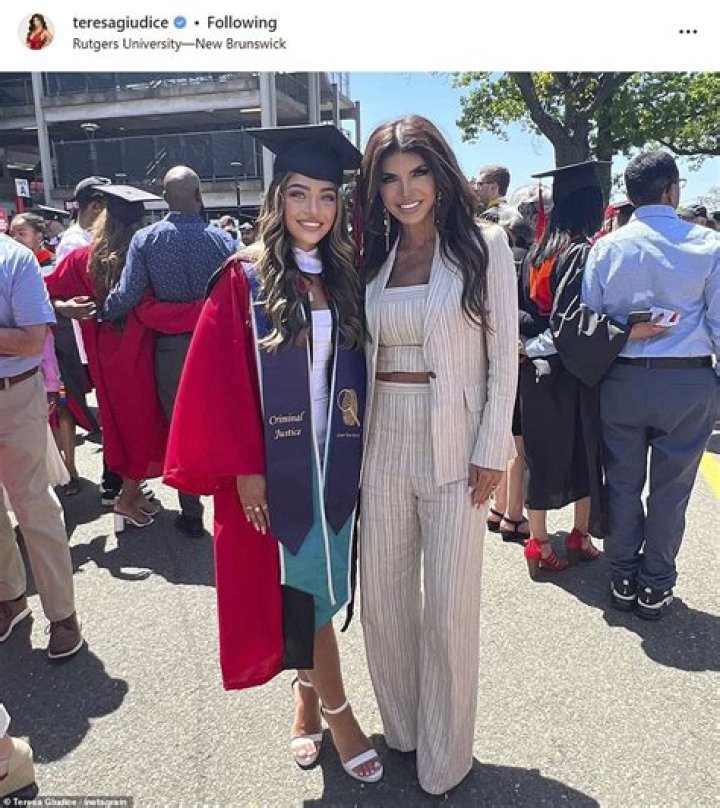 Teresa Giudice’s life unveiled: The stunning mother, the devoted wife and the fraudulent woman!