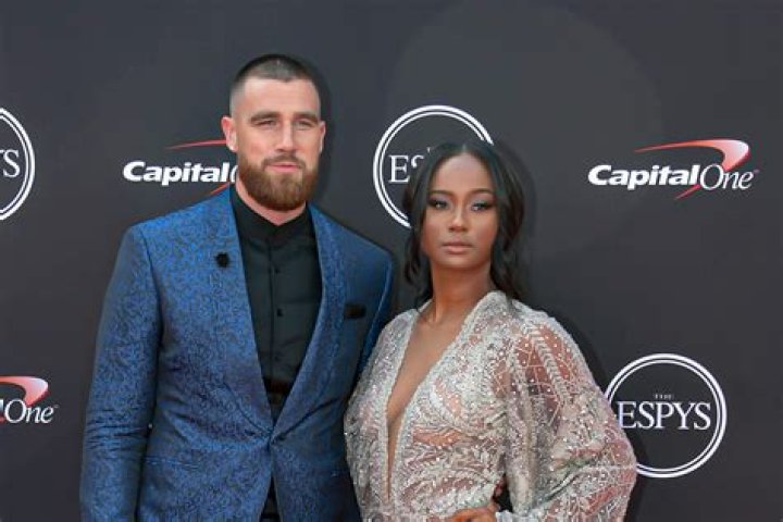 The Bachelorette former contestant JJ Lane proposes to his girlfriend Kayla Hughes!