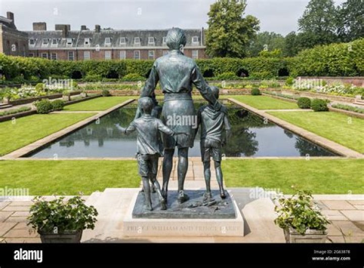 The Diana statue has been unveiled in a private ceremony at Kensington Palace