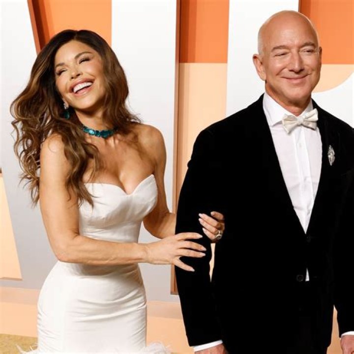 The rumored girlfriend of Amazon CEO Jeff Bezos, Lauren Sanchez files for divorce from husband of 14 years, Patrick Whitesell!