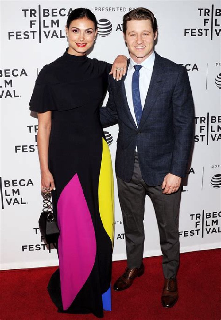‘There’s nothing salacious’ with Morena Baccarin & Ben McKenzie: O RLY?