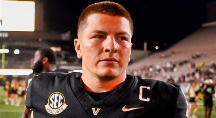 Tom Broders - Age, Family, Bio