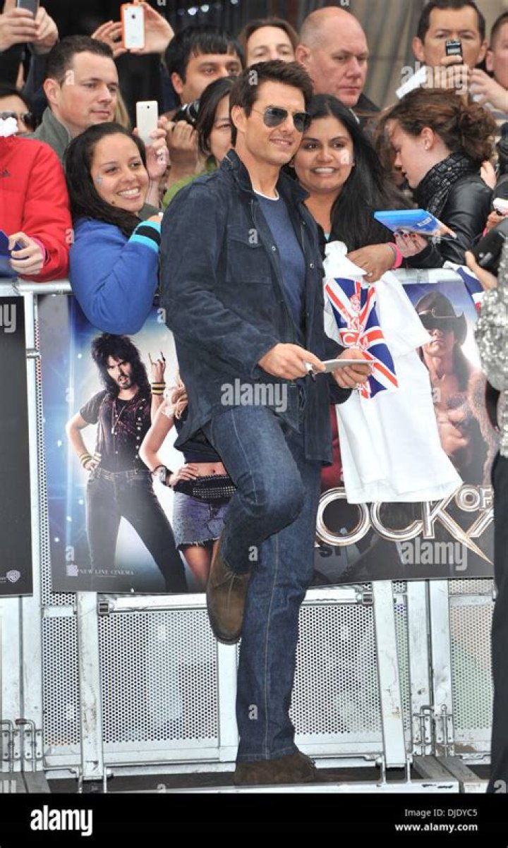 	Tom Cruise at ‘Rock of Ages’ UK premiere: did someone tell him to tone it down?	