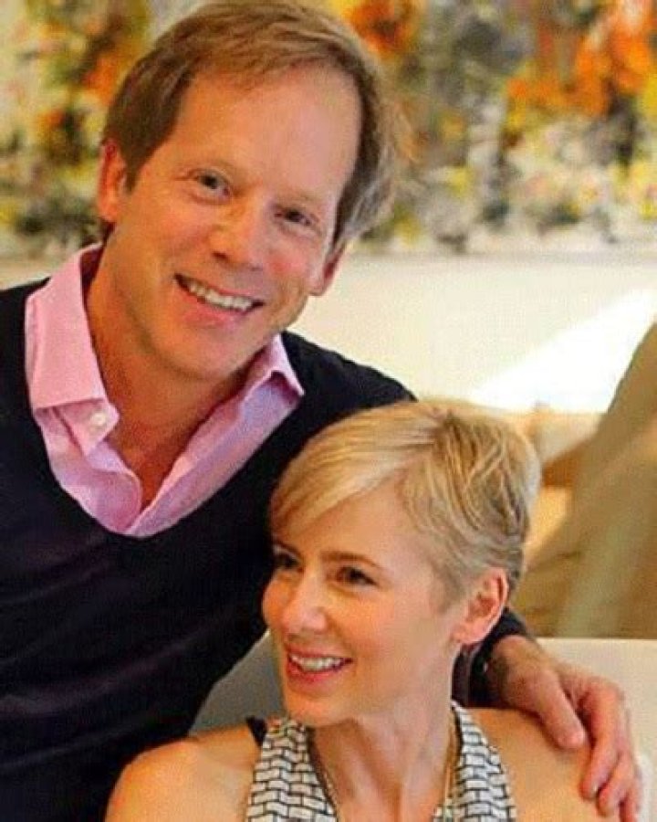 Traylor Howard and her life full of ups and down in terms of her marital life with Christian Navarro. Get to know her marriage and dating history