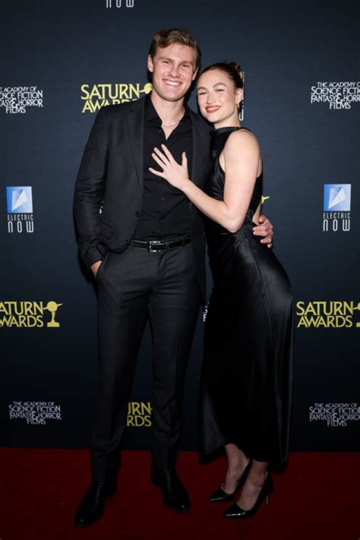 
TWD Star Madison Lintz’s Boyfriend Jackie Kay Is A Talented Artist 