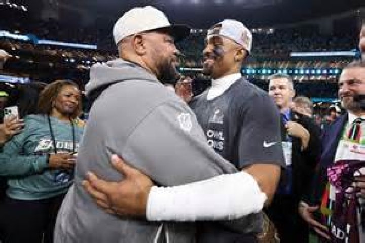 
Unseen Jalen Hurts Parents and Siblings Photos, Mother Pamela & Dad Averion 