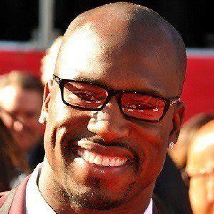 Vernon Davis - Age, Family, Bio