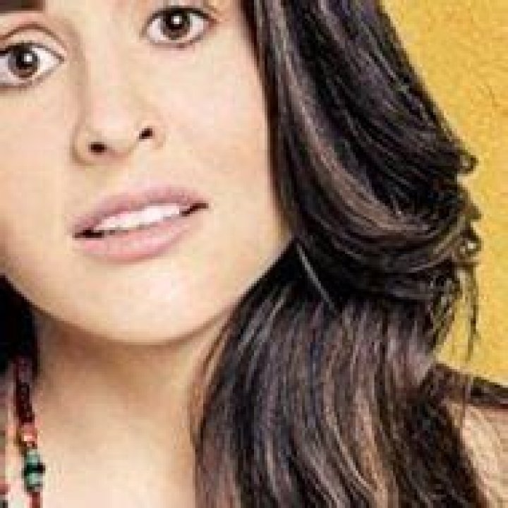 Violeta Isfel - Age, Family, Bio