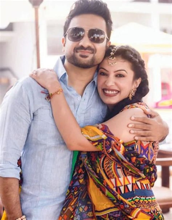 Vir Das is Married to Wife: Shivani Mathur. Kids: Trisha Das