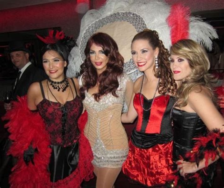 What do you wear to a Moulin Rouge themed party?