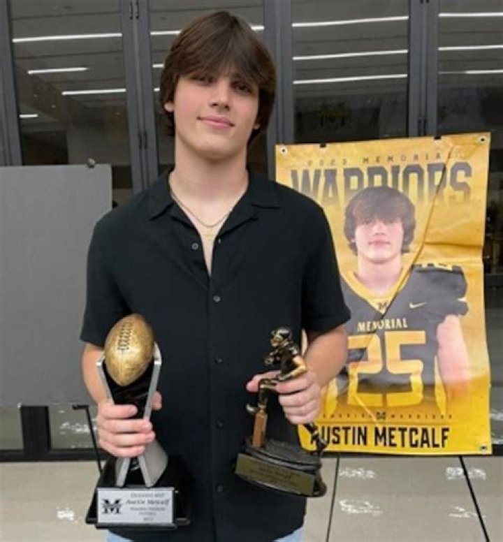 
What Happened To Austin Bellamy? Austin Bellamy: An Ohio Guy Who Was Stung 20,000 Times By Bees Has Been Brought Out Of A Coma 