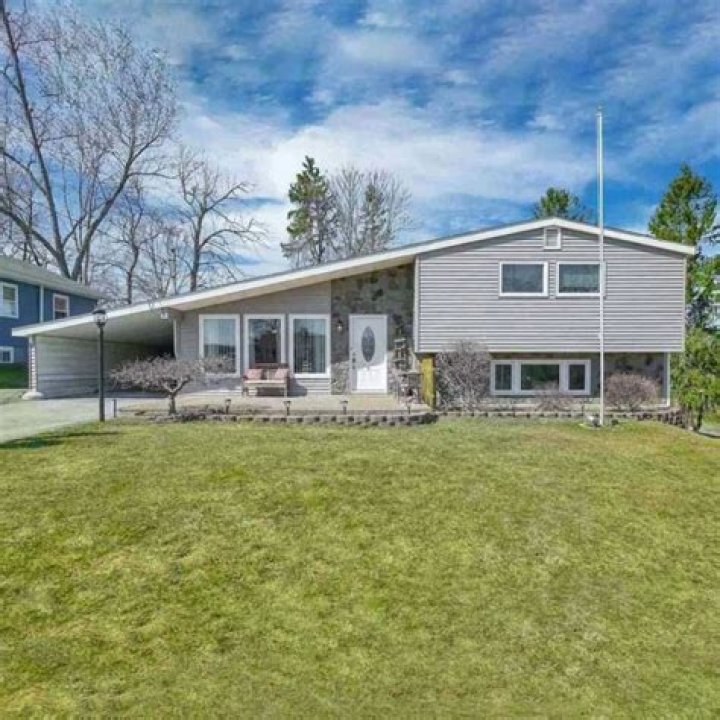 What is a back split house?