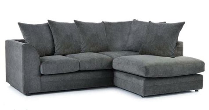 What is right hand facing sofa mean?