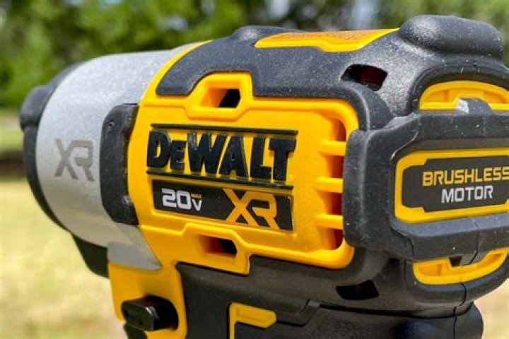 What is the difference between DeWalt Max and XR?