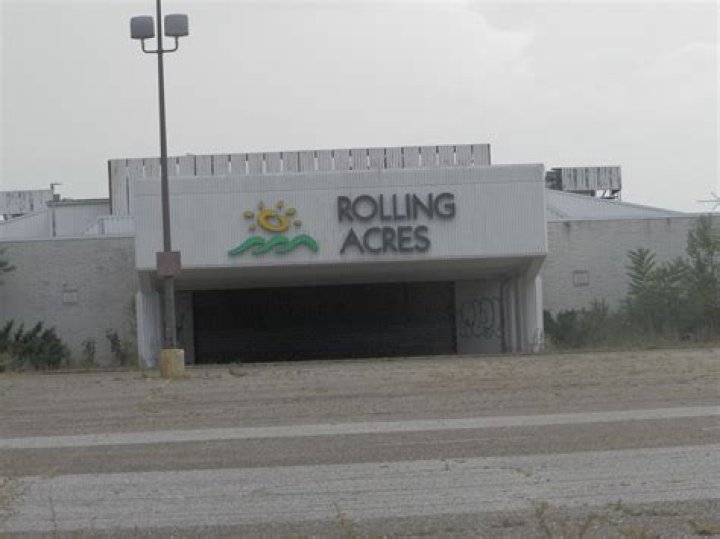 When did Rolling Acres Mall close?