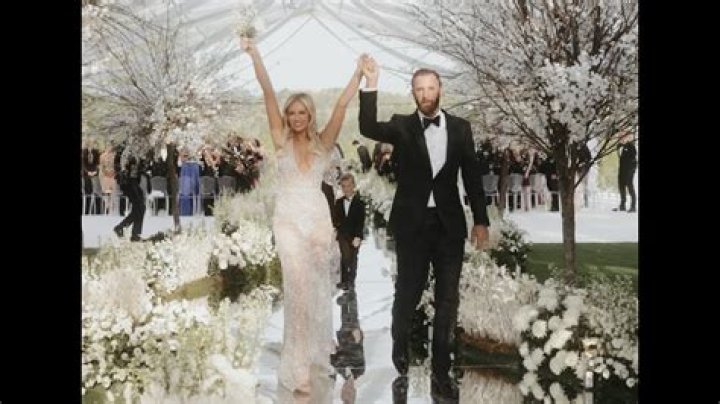 When is the wedding of Paulina Gretzky and Dustin Johnson? Paulina will wear Vera Wang’s wedding gown!