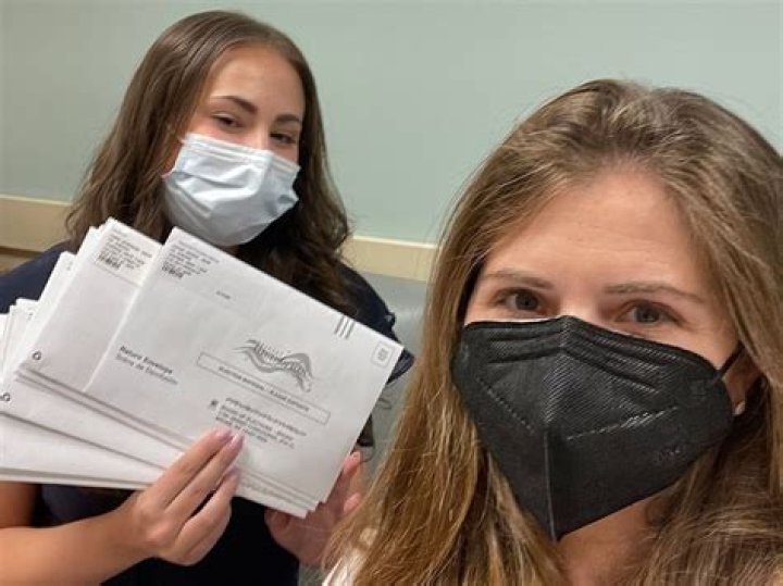 
When These N.Y. Nurses Aren’t Delivering Babies, They’re Helping Deliver Patients’ Ballots 