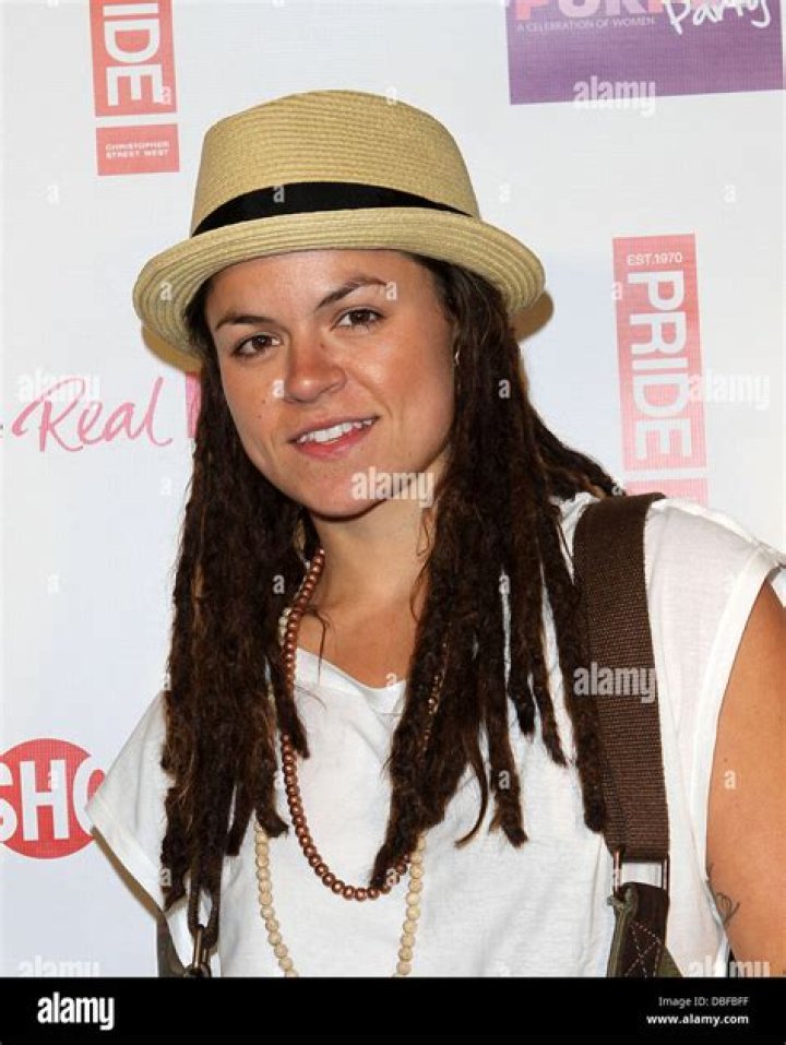 Whitney Mixter - Age, Family, Bio