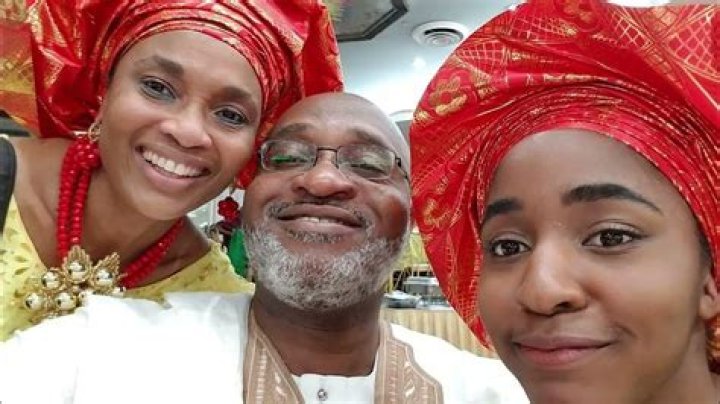 
Who Are Ayo Edebiri Parents? Fans Suggest Her Dad Mom Belongs To Barbados and Nigerian Origin 
