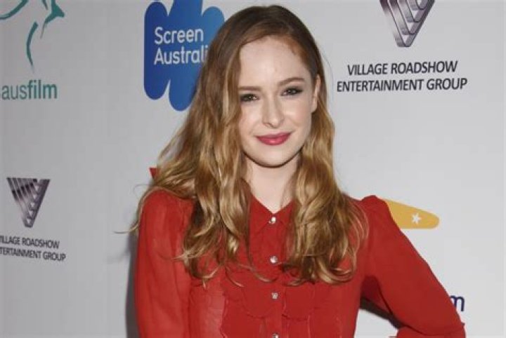 Who is actress Ashleigh Cummings? Her Wiki: Boyfriend Hugo Johnstone-Burt, Family, Parents, Net Worth, Dating, Affair