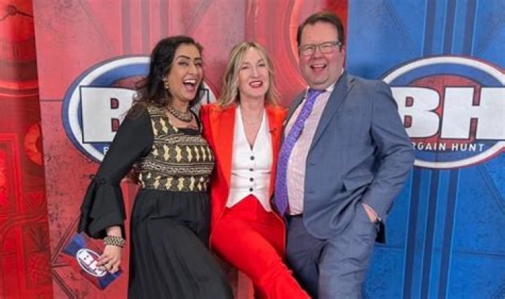 
Who Is Bargain Hunt & Flog It’s Caroline Hawley Married To? Husband John Hawley and Children 
