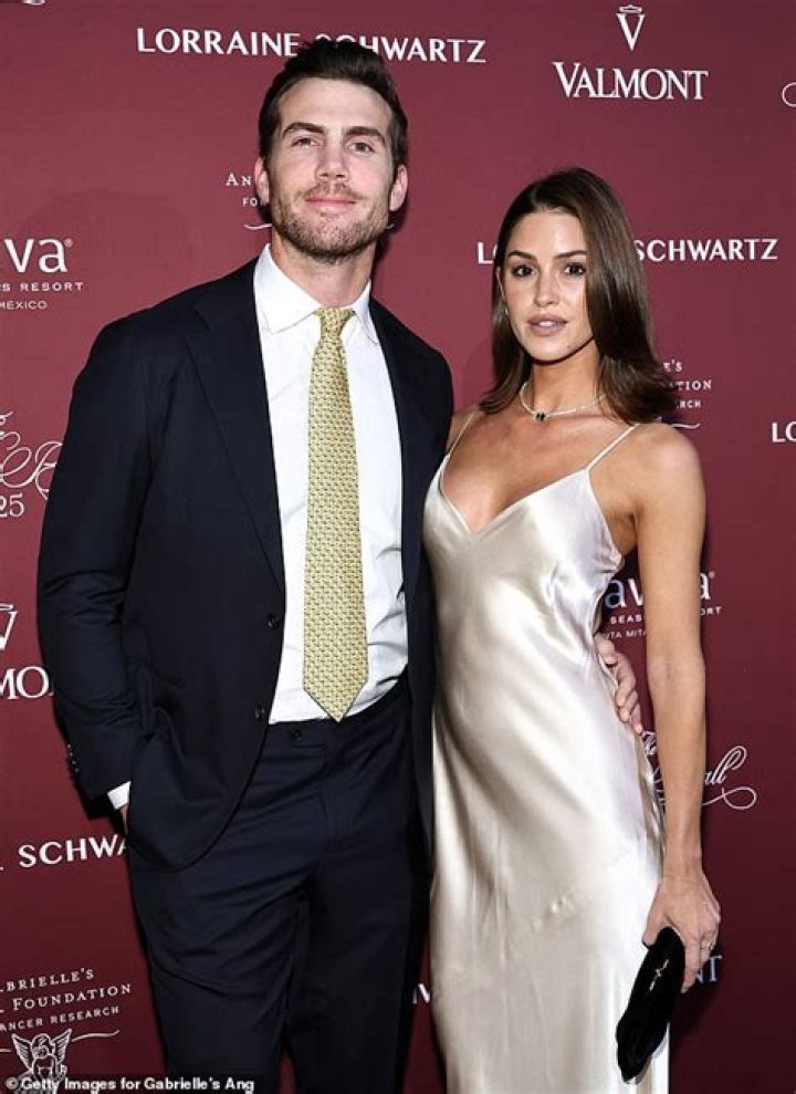 
Who Is Gigi Paris? Glen Powell Girlfriend Or Wife 2022 – Are They Married? 