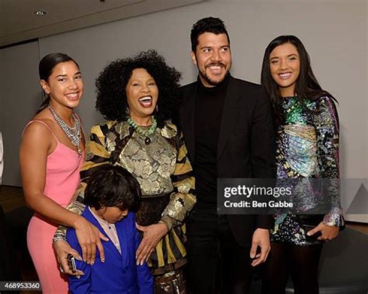 Who is Ikhyd Edgar Arular Bronfman?