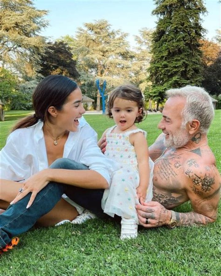 Who is Sharon Fonseca? Her pregnancy with Gianluca Vacchi, 6 skin care tips, social media, biography