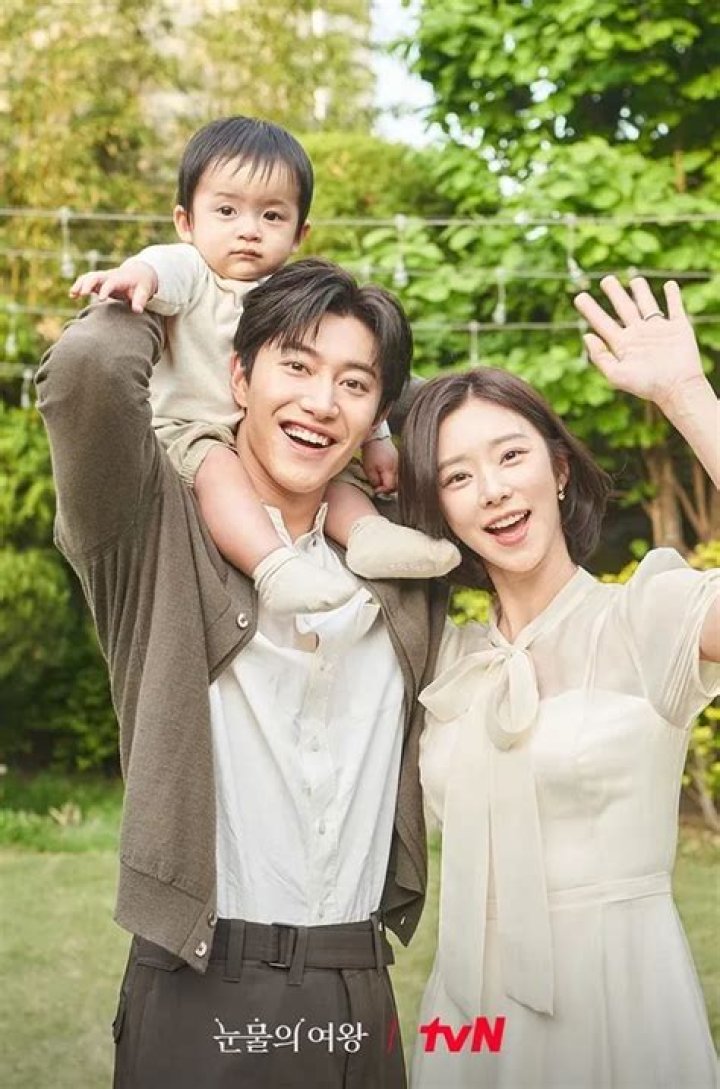 Who Is South Korean Actor, Kwak Dong-yeon Dating Now? Know About His Love Affairs