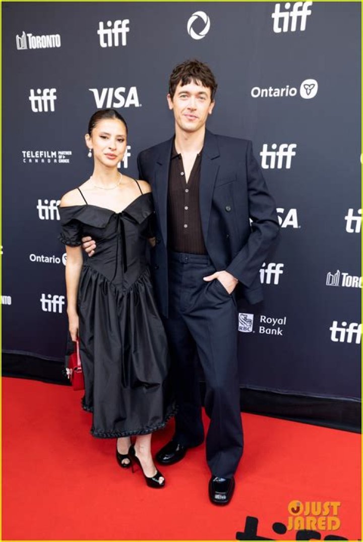 
Who Is Xander Norman Girlfriend? 