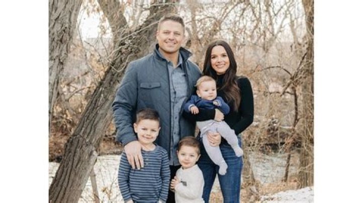 
Who Was Kelly Bills Wife Emily Bills? Family Kids And Net Worth 