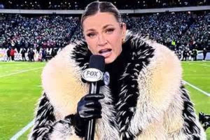 
Why Is Erin Andrews Wearing A Coat Tonight? Brand Name, Here Is Where You Can Get The Look 